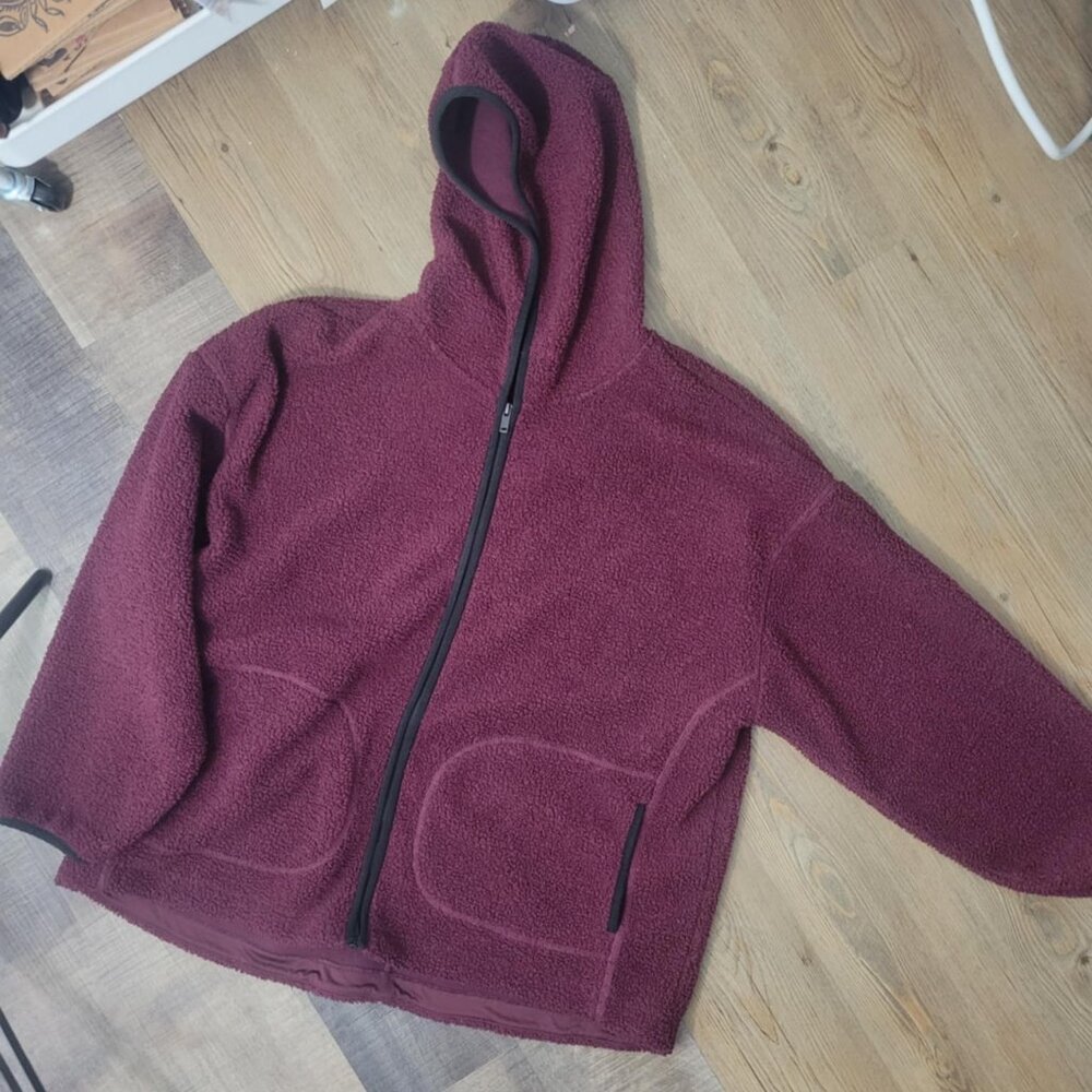 XXL Sherpa Jacket - Colour Fig/Red/Burgundy - Has a good and pockets. Reitmans.